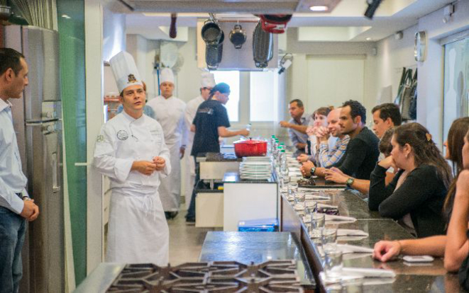 Chef Rodrigo do Prado, diretor do Espaço Gourmet, em conversa com equipe da Gazeta do Povo. Foto: Letícia Akemi/Gazeta do Povo