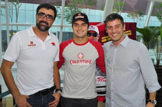 Joaquin Presas, Nelsinho Piquet e Leonardo Gomes, diretor geral da Cold Stone no Brasil. Foto: Divulgação