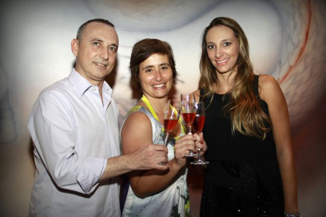 Flávio Bin e Camila Podolak, da Porto a Porto, recepcionaram a enóloga (no centro). Foto: Lidia Ueta