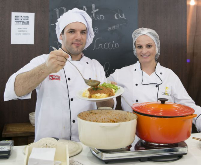 Chefs Douglas Makoski e Marilza Santos, do restaurante Girassol, de Palmeiras (PR). Foto: Letícia Akemi/Gazeta do Povo