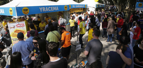 Com música e pedalinho, Vinada lota o Passeio