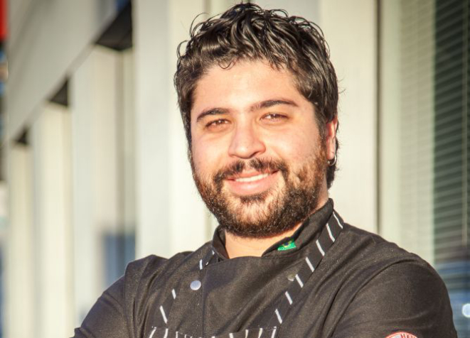 LUIZ SANTO, é proprietário do New York Café, morou naCalifórnia e Nova York, onde trabalhou em restaurantes como Murray ́s Bagels (especialista em bagels artesanais) e Gramercy Tavern (premiado com a estrela Michelin). No Brasil, fez o curso de Chef de Cuisine e Restaurateur do Centro Europeu. Foto: Fernando Zequinão/Gazeta do Povo