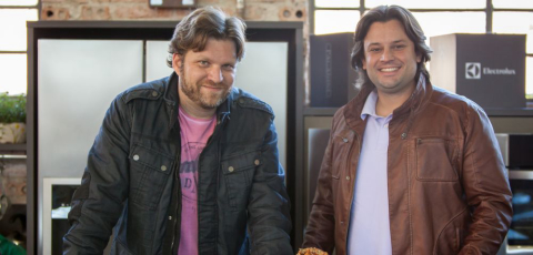 Carlos Bertolazzi lança livro e faz jantar no Ernesto Ristorante