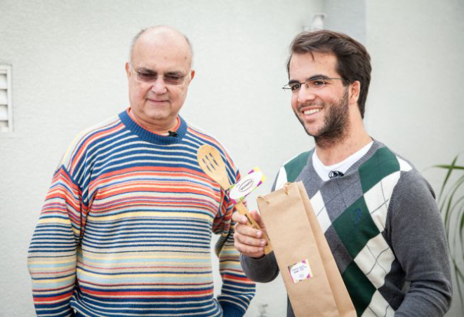 Xavier com o vencedor da primeira etapa Pedro Cardoso de Almeida Andrade Costa. Foto: Fernando Zequinão/Gazeta do Povo