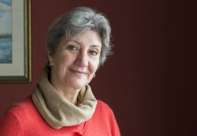 Ana Maria Baracho, paulistana de nascimento, fez curso de gastronomia na Associação de Cozinheiros Profissionais de Portugal, país onde morou 23 anos. Atualmente é proprietária, junto com o marido Carlos Baracho, do restaurante Bela Lisboa, onde é responsável pelas sobremesas da casa. Foto: Letícia Akemi/Gazeta do Povo