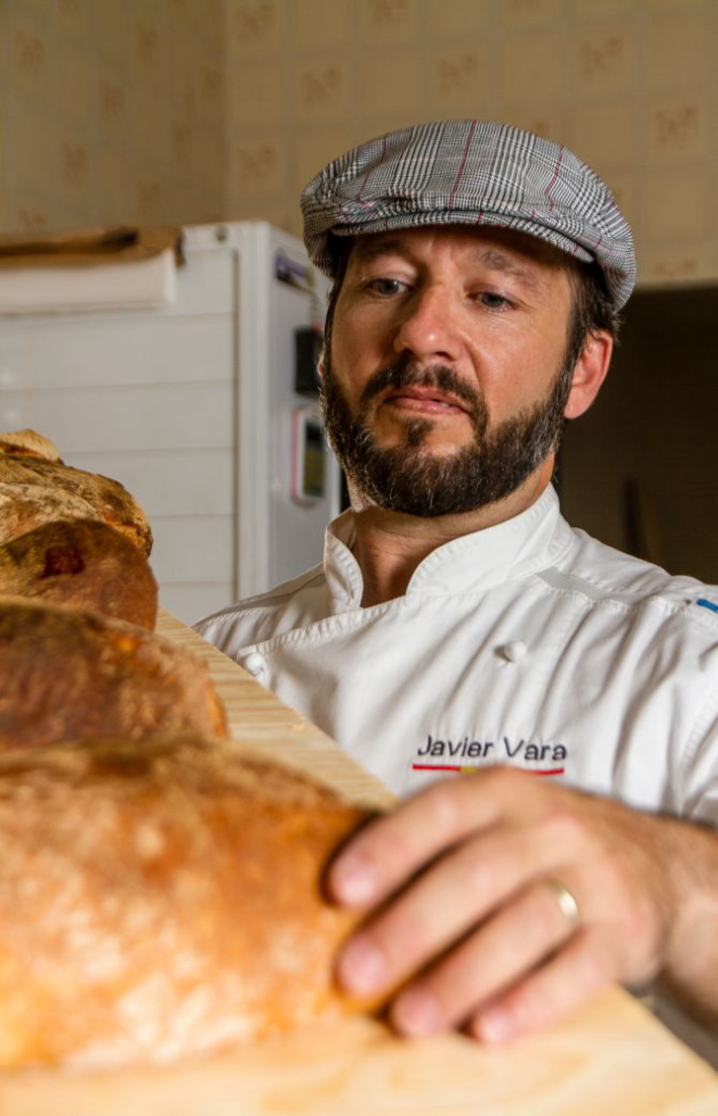 O padeiro espanhol Javier Vara tem uma longa tradição familiar: seu objetivo é ensinar as técnicas de produção artesanal no Brasil. Foto: Divulgação.