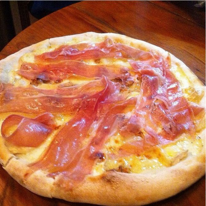 Pizza prosciutto crudo do chef Enzo Ambrosetti, do Centro Europeu. Foto: Enzo Ambrosetti.