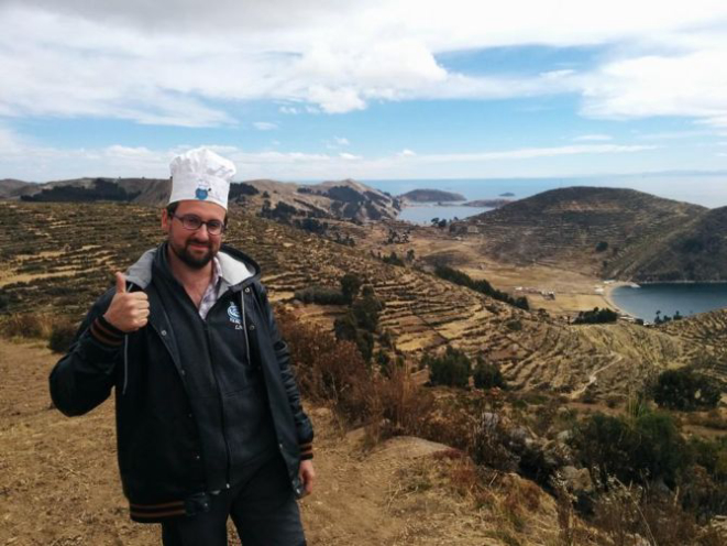 Bruno Pison em Arequipa, no Peru, o 30º país visitado por ele em sua viagem de 400 dias. Foto: Divulgação