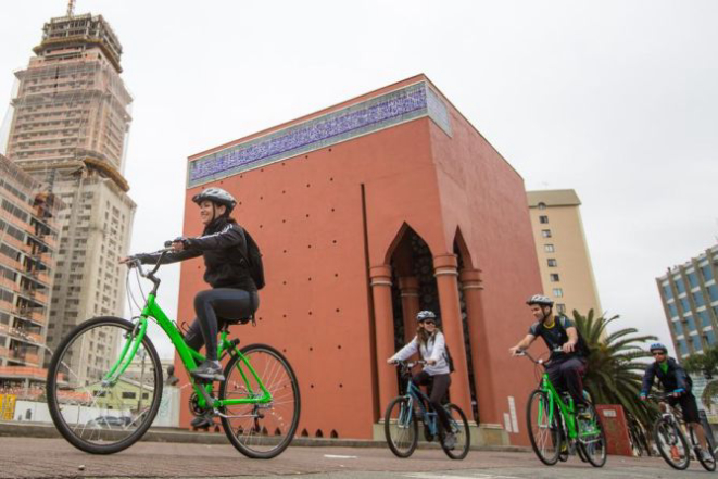 O Memorial Árabe é um dos pontos turísticos visitados durante o Coffee Bike Tour. Foto: Brunno Covello / Gazeta do Povo.