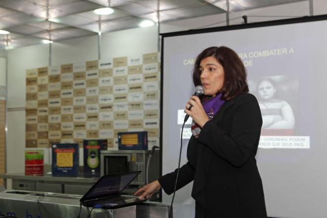 A pesquisadora da UFPR Regina Maria Vilela falou dos riscos de seguir hábitos alimentares errados. Foto: Antônio More / Gazeta do Povo.