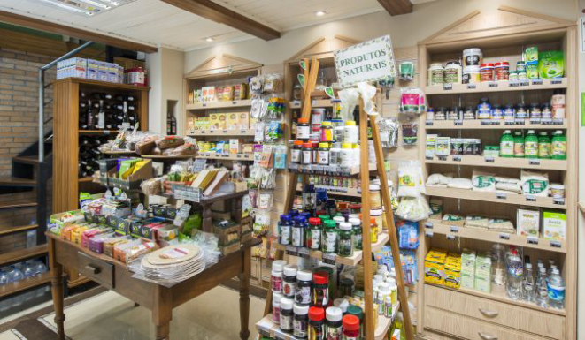 O box Natural Market é um dos que funciona na ala orgânica no Mercado<br>Municipal. Foto: Letícia Akemi/Gazeta do Povo