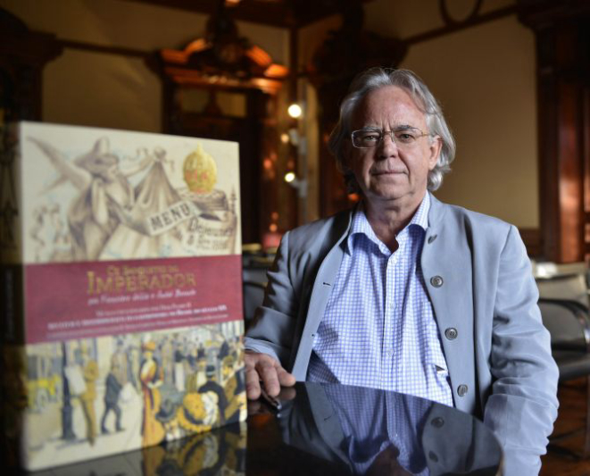 O chef e escritor Francisco Lellis apresentou seu livro Os Banquetes do Imperador no café-escola do Senac. Foto: Ivo Lima/Divulgação.