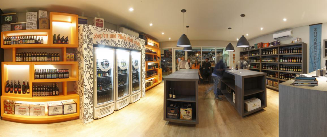 O portfolio da loja conta com mais de 150 rótulos de cervejas nacionais e importadas. Foto: Antônio More.