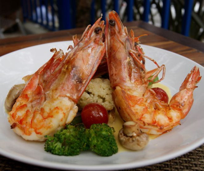 Camarão ao molho de maracujá e legumes. Foto: Felipe Almeida/Divulgação.