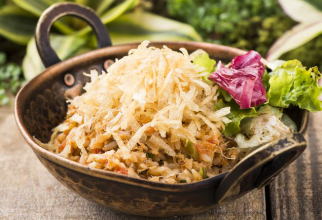 Cuscuz marroquino com salmão. Receita da chef Kika Marder. Foto: Letícia Akemi/Gazeta do Povo.