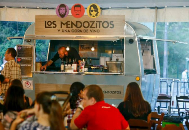 Los Mendozitos, um dos food trucks presentes no evento. Foto: Hugo Harada/Gazeta do Povo