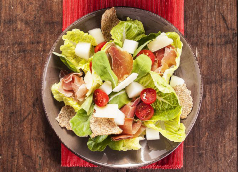 Salada de presunto cru