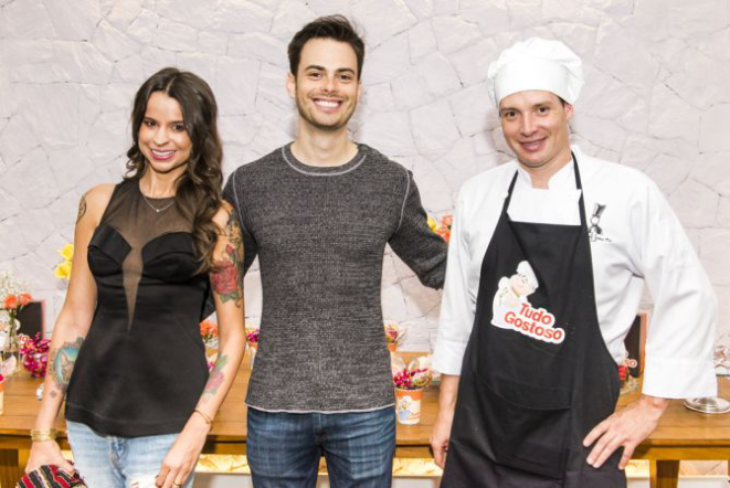 Tânia e Gui Barthel, fundadores do site Tudo Gostoso, e o chef Adriano treglia, do espaço O Chef Sou Eu. Foto: Fred Kendi/Divulgação.