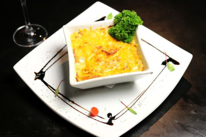 camarão gratinado com catupiry (R$ 59,90). Foto: Kauana Bechtloff / Divulgação.