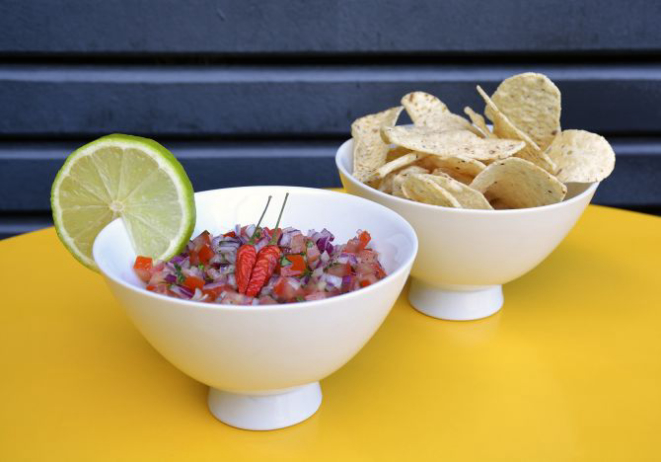 Pico de Gallo leva tomate, coentro, cebola e pimenta. Foto: Marcelo Andrade/Gazeta do Povo