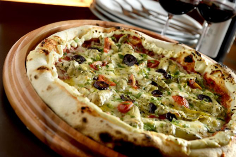 Pizza artesanal e cozinha brasileira