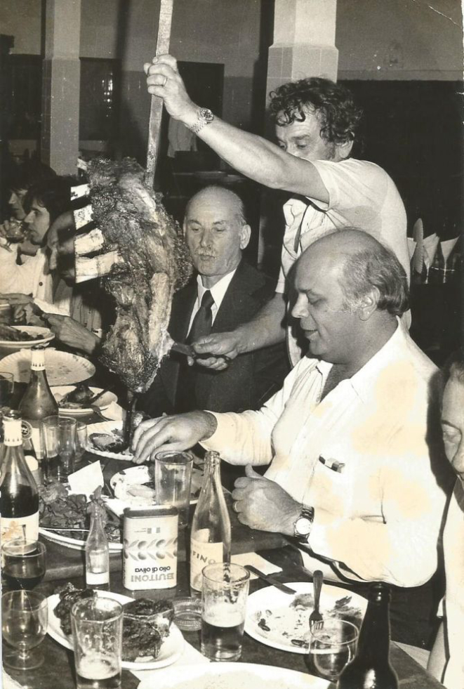 Costelão do Catarina: existiu entre as décadas de 1970 e 1980. Serviu de reduto para políticos, jogadores de futebol e jornalistas. Local de importantes decisões políticas, também foi palco de vários eventos esportivos. Foto: Acervo/Família Catarina