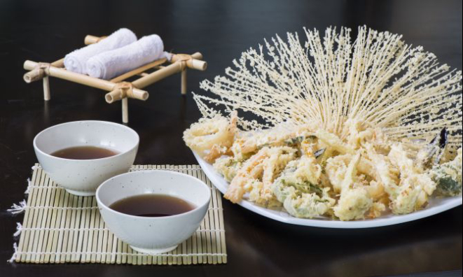 Tempura de vegetais variados preparado pelo chef Barros, do Hoshi. Foto: Letícia Akemi/Gazeta do Povo