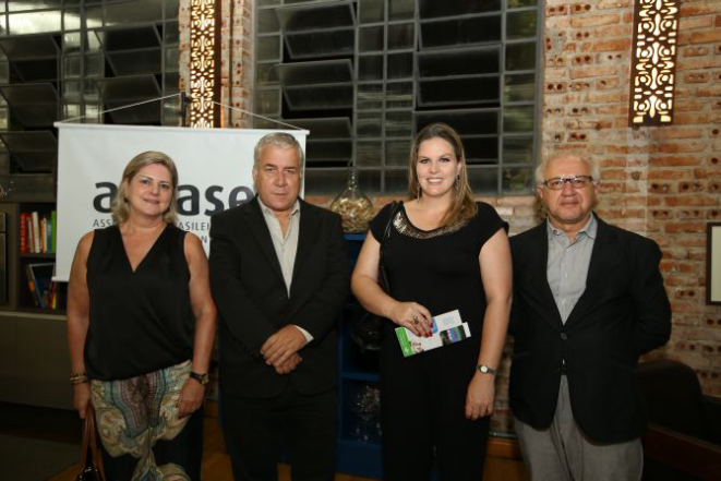 Vania Climinacio, gerente de eventos da Paraná Turismo, Jacó Gimenes, diretor presidente da Paraná Turismo, Fernanda Mendes e Teodoro Pereira da Universidade Positivo. Foto: Giuliano Gomes / Gazeta do Povo.
