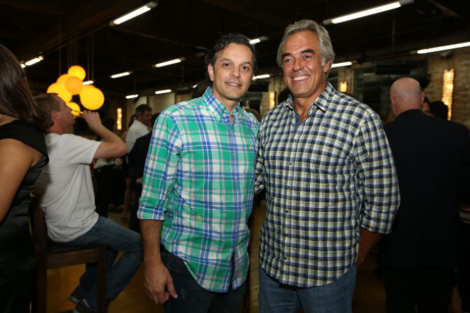 O presidente do conselho estadual da Abrasel-PR Marcelo Woellner Pereira com o presidente do Instituto Municipal de Turismo de Curitiba Caique Ferrante. Foto: Giuliano Gomes / Gazeta do Povo.
