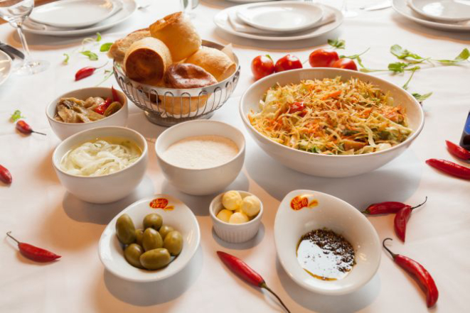 O couvert do Badida foi transformado em entrada para o Festival. Foto: Fernando Zequinão / Gazeta do Povo.