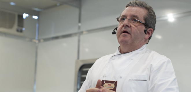 O chef mora no Brasil há mais de 30 anos e é um dos mais conceituados do país. Foto: Diego Pisante / Gazeta do Povo.