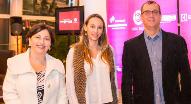 Sandra Gonçalves, da Gazeta do Povo, Camila Podolak e Hugo Sola, da Porto a Porto/Paganini. Foto: Fred Kendi/Gazeta do Povo