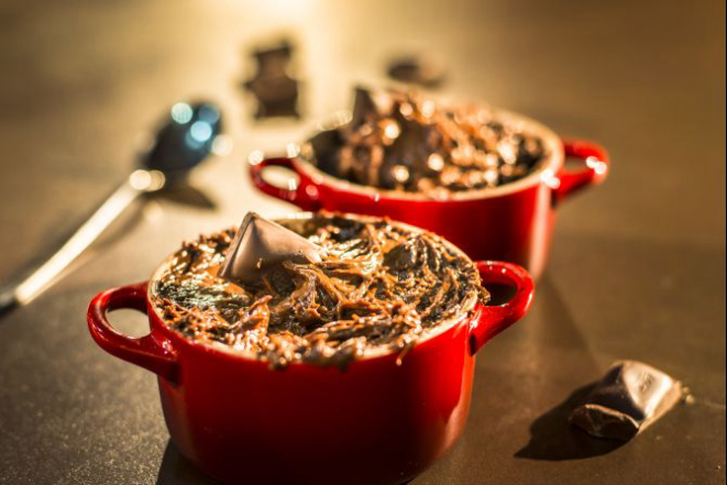 A mousse de chocolate de Cassio e Ricardo, do blog Busão Curitiba. Foto: Fred Kendi/Gazeta do Povo