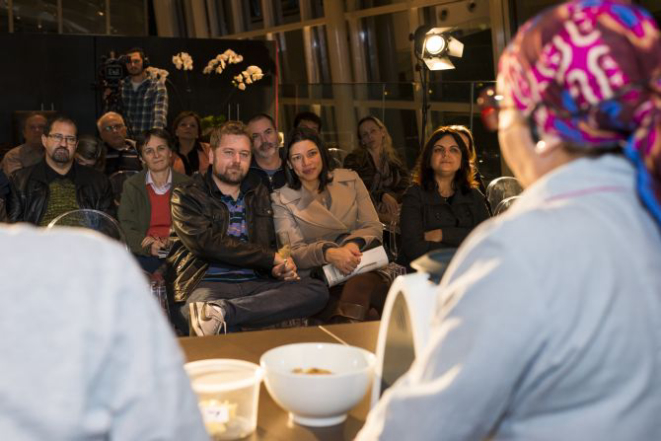 Leitores da Gazeta do Povo e apaixonados por gastronomia acompanharam a apresentação e degustaram a sobremesa. Foto: Fred Kendi/Gazeta do Povo.
