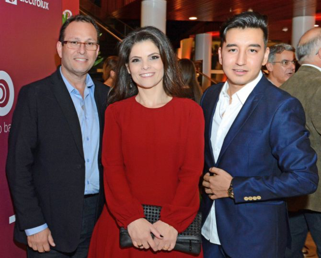 Luiz Roberto Lacombe, superintendente do Pátio Batel, com Andrea Sorgenfrei e Marcus Yabe, da Gazeta do Povo. Foto: Gerson Lima/Gazeta do Povo
