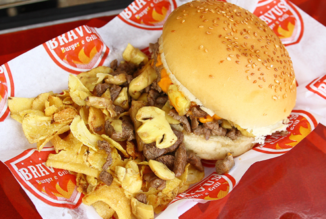 Lanches da Bravu's custam R$ 20 ou R$ 25. Foto: Paulo Lisboa/Gazeta do Povo