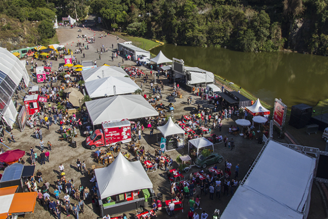Parada Truck: enchendo, mas o atendimento agilizado. Foto: Paulo Lisba/Gazeta do Povo