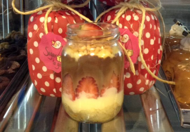 Bolo de pote da Sugar to Go, com creme de champagne, morango e ganache de chocolate belga. Foto: Priscila Bueno/Gazeta do Povo