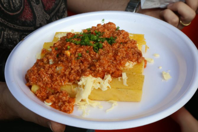 Polenta com queijo e ragu de linguiça do restaurante Girassol, de Palmeira - PR. Foto: Ivonaldo Alexandre/Gazeta do Povo