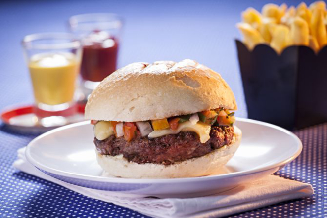 Hambúrgueres são um dos destaques do Parada Truck. Imagem ilustrativa. Foto: Alexandre Mazzo/Gazeta do Povo