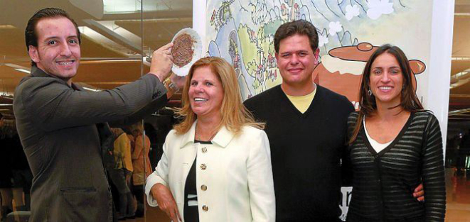 Jilcy Rink com Jeferson Cavalcanti, do Madalozo; Gabriela Guidini, do Empório do Largo; e Lorenzo Maluceli, do My House, de Morretes. Foto: Divulgação