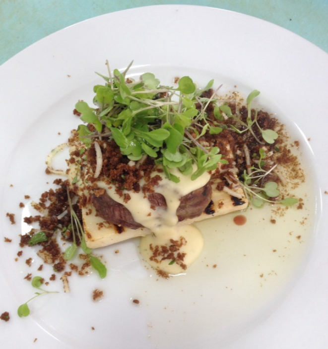 Mignon ao molho de gorgonzola com maracujá feito pelo chef Eudema Cavalcanti. Foto: Priscila Bueno/Gazeta do Povo