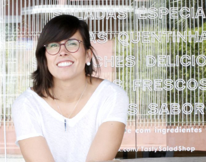 Patricia Lion<br> é formada em Arquitetura pela PUC-PR, a fotógrafa é proprietária da Tasty Salad Shop, loja especializada em saladas, que funciona desde julho de 2014 na Alameda Prudente de Morais.