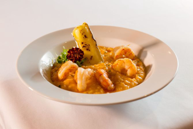 Risoto de camarão, brie e baunilha do Armazém Santo Antônio. Foto: Naideron Jr./Divulgação
