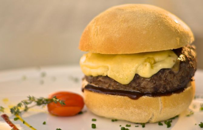 Hambúrguer de costela do Clube do Malte. Foto: Divulgação