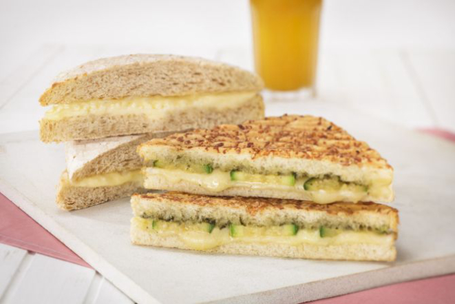 Focaccia de abobrinha e Toast com mix de queijos light. Foto: Divulgação.