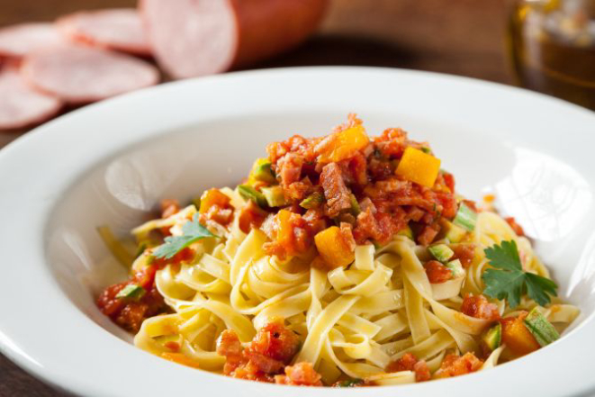 R$ 35 é o preço médio da cracóvia. Foto: Fernando Zequinão/Gazeta do Povo