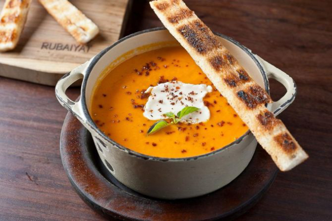 Creme de tomate com queijo de cabra. Foto:Mauro Holanda/Divulgação
