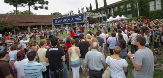 Edição de 2012 do evento Rua da França, no complexo A Fábrika. Foto: Divulgação