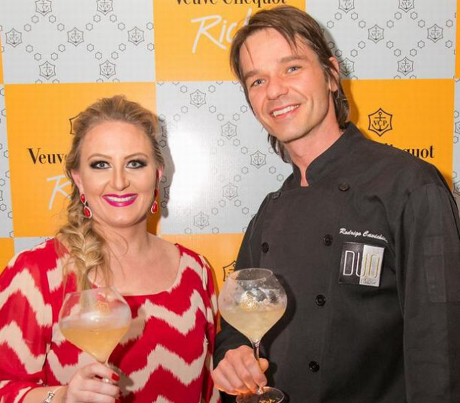 Fernanda Petter, da Veuve Clicquot no Paraná, e Rodrigo Cavichiolo, chef do Duo que assinou a gastronomia do evento.